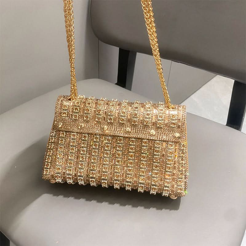 Stralen in de avond met deze glamoureuze clutch met strass 