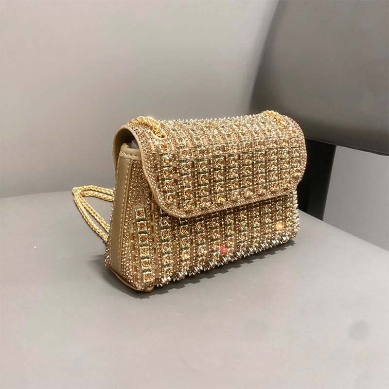 Stralen in de avond met deze glamoureuze clutch met strass 