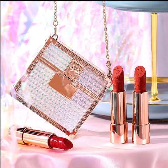 Matte lipsticks in een chique handtas doos 
