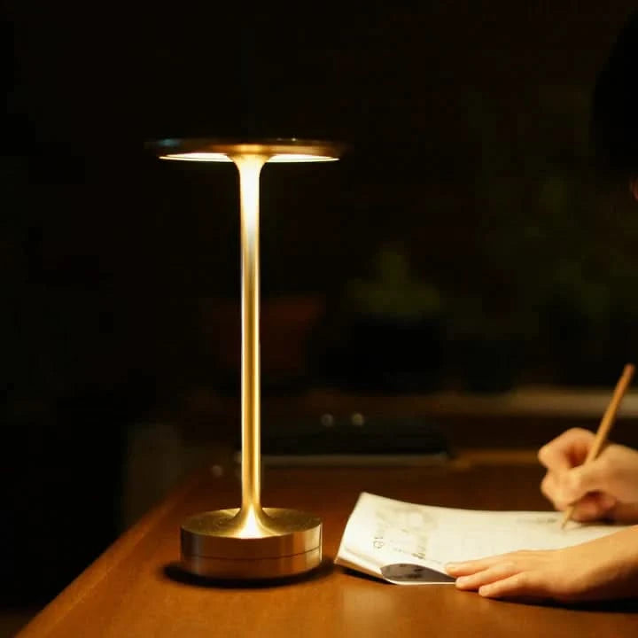 Draadloze LED-lamp met een elegant en aanraakgevoelig ontwerp 